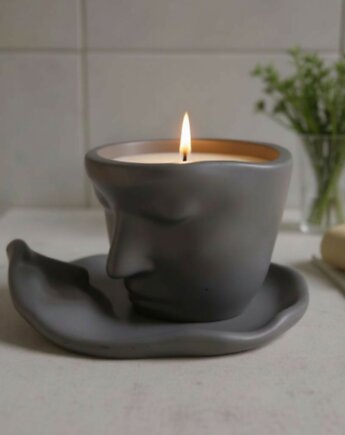 Świeca sojowa w naczyniu gipsowym Deep Black, inspirowana zapachem Herrera, Oyka Candle
