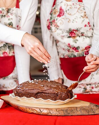 Elegancki Fartuch Kuchenny w róże - Prezent dla Babci Mamy Córki, Madame Mami