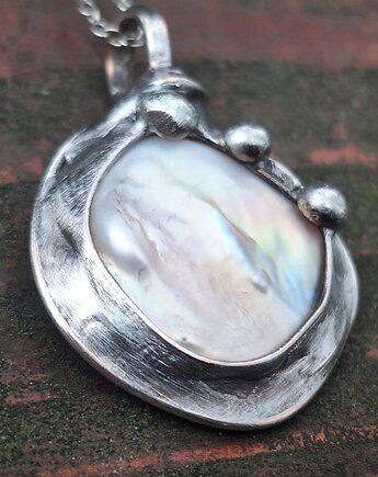 Perła po prostu - wisiorek, po drugiej stronie lustra