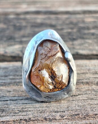 Surowy - pierścionek regulowany, po drugiej stronie lustra