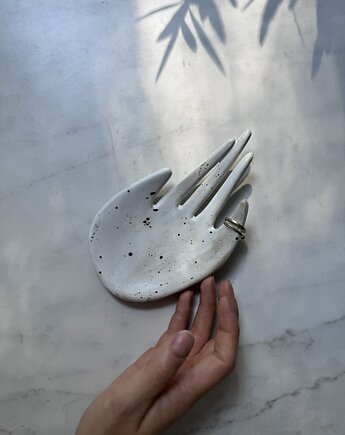 Ceramiczna Dłoń Handmade Podstawka na Biżuterię Dalmatyńczyk, Maison Fragile
