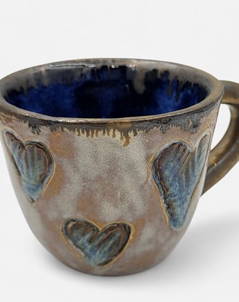 Ceramiczny kubek z serduszkami, ArtByLeika