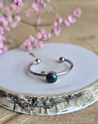 Pierścionek srebrny zielone oczko zielony minimalistyczny żywica brokatowy, zkwiatem