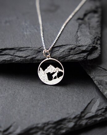 Naszyjnik kozica na tle gór - srebrny, Szkatułka Emi