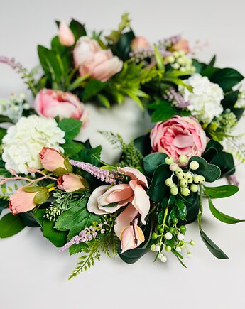 Wianek dekoracyjny z kwiatów, Agrafka