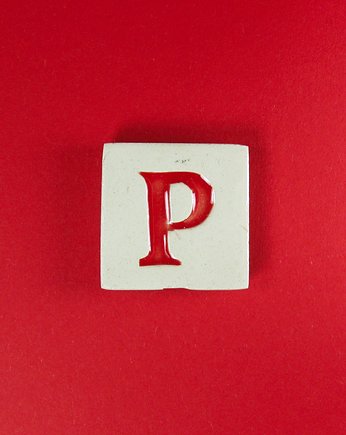Ceramiczny magnes, czerwona literka P, M.J