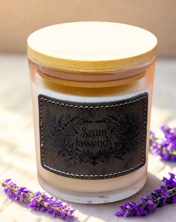 Szum Lawendy 250g - świeca sojowa z grawerowaną skórzaną etykietą, Luscento