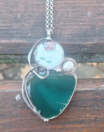 Perła - wisiorek, po drugiej stronie lustra