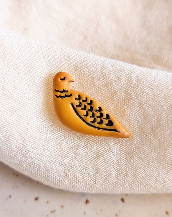 Pin przypinka z ptaszkiem w kolorze musztardowym broszka z gołębiem, Dary Rusałki