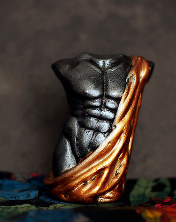 Rzeźba z gipsu figurka mężczyzny w złotej szacie, 10 cm, JBJart Justyna Jaszke