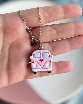 Naszyjnik z  różowym Minivanem, Wypieczone