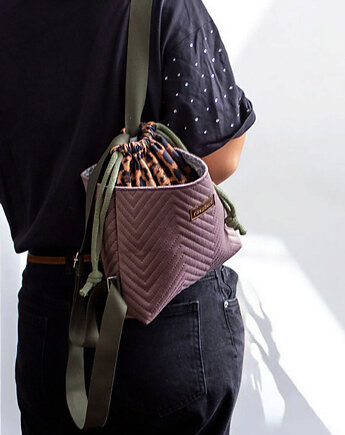 Welurowy pikowany workoplecak mini panterka, raspberi