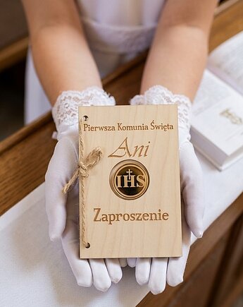 Zaproszenie na Pierwszą Komunię Świętą drewniane z kopertą, TreeTrue