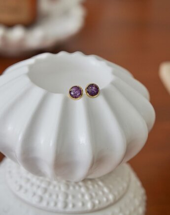 Kolczyki wkrętki z fioletową smagliczką, ANKO rekodzielo
