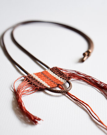 Ręcznie tkany naszyjnik w odcieniach czerwieni