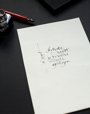 Plakat z cytatem kaligrafia: Artysta nawet w trwodze oddycha spokojem Gogol, Annagrafia