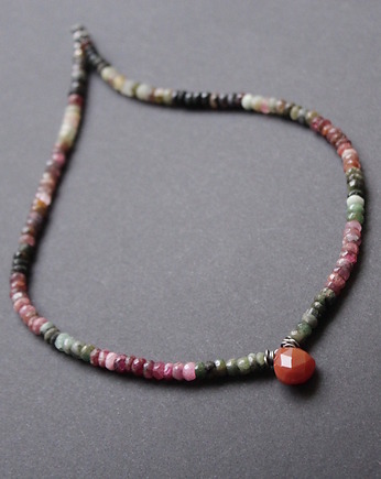 Turmaliny wielobarwne z karneolem, fado