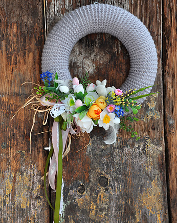 Wielkanocny wianek w sweterku, mamuta