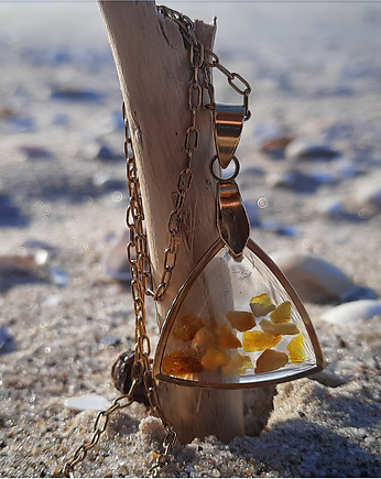 Zawieszka trójkąt z bursztynem, Figa handmade accessories