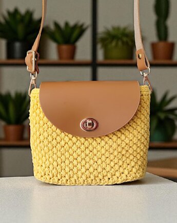 Żółta torebka kuferek z brązową klapką, KEIT