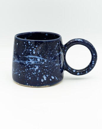 Granatowy kubek z okrągłym uszkiem, panika ceramics
