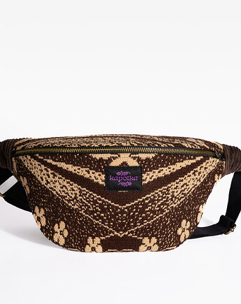 Upcyclingowa nerka brązowo-beżowa ze starej narzuty, kapotka