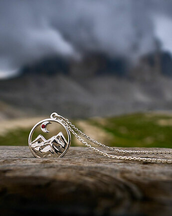 Góry i księżyc - srebrny naszyjnik z czerwonym kryształkiem, Szkatułka Emi