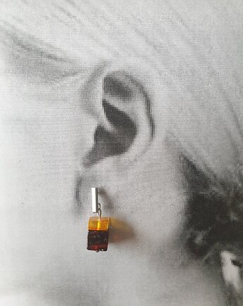 Kolczyki z bursztynem patyczki, geometryczne, ciemny jasny, modesign