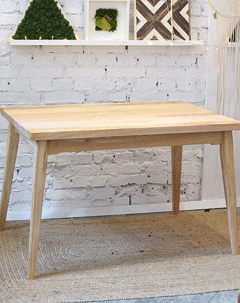 Stół drewniany Nut, Studio Minimal