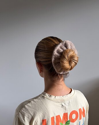 Wełniana puchata scrunchie, fumi knits