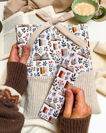 Personalizowane etui na książkę, jesienne book sleeve ze sztruksu, Gucia Design
