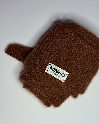 Hazelnut cashmere scarf., A MANO studio