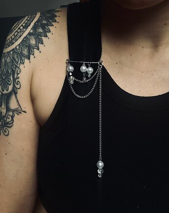 Broszka na agrafce z łańcuszkami Black&White Agrafka.studio, Agrafka studio