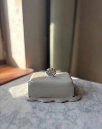 Maselnica z uchwytem w kształcie muszli,  nadmorska dekoracja kuchni farmhouse, Maison Fragile