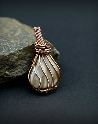 Krzemień pasiasty wisiorek wire wrapping, Blue Pearl Art