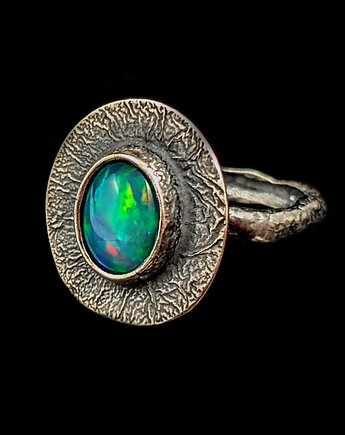 Pierścionek opal na srebrnej tarczy, Pracownia Neores