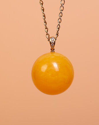 Kulka naturalny bursztyn bałtycki i złota zawieszka z diamentami, Amber by Baco