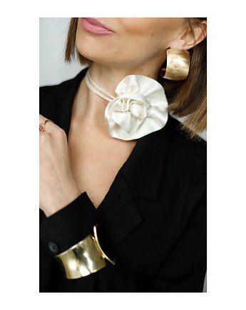 Kremowy choker, Celina Parysów