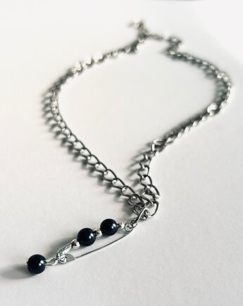 Minimalistyczny naszyjnik z agrafka i perłami - biżuteria handmade, Agrafka studio