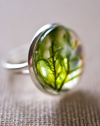 Okrągły pierścionek z żywicy z mchem, So Jewelry