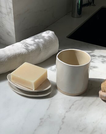 Ceramiczny Zestaw Łazienkowy z Owalną Mydelniczką Perłowa Biała, Maison Fragile