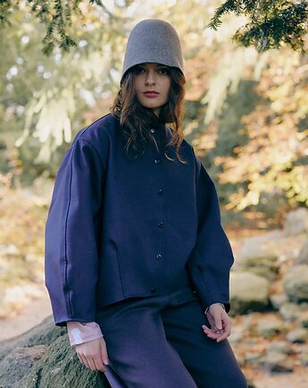Belgijka Dark Navy, Zwei frauen