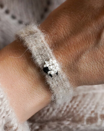 Puszysta, miękka bransoletka handmade - owieczka, Słońcem Tkane
