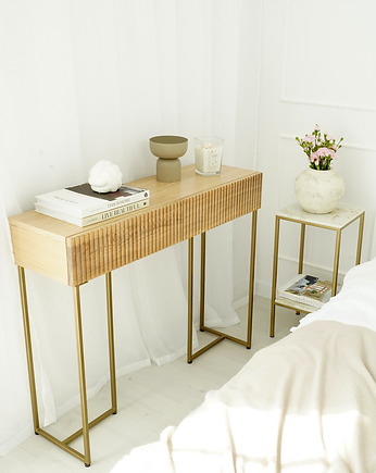 OLIVIA- toaletka z ryflowanymi frontami na złotych nogach, Papierówka Simple form of furniture