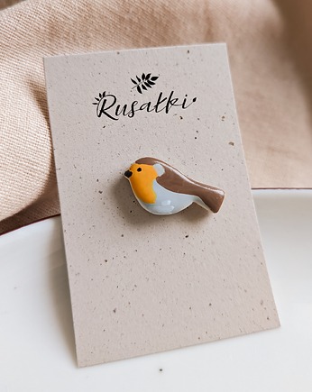 Leśny pin przypinka z ptaszkiem, ptaszek rudzik, biżuteria w stylu japandi, Dary Rusałki