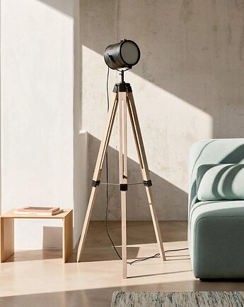 Lampa podłogowa na trójnogu z drewna i metalu Boes 140 cm, MIA home
