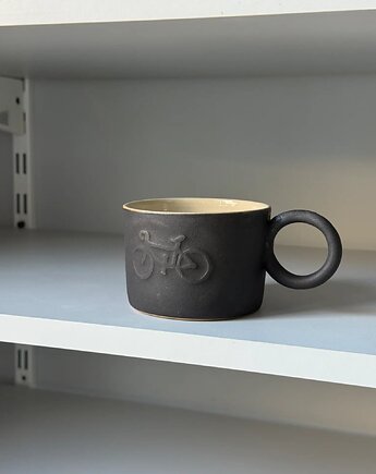 Kubek z Uchem Mat Black Bike 320 ml  CR, POTPOTSTUDIO