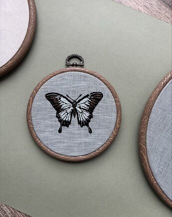 Haftowany motyl w tamborku, Bookbinding by Susan