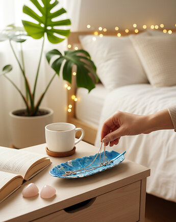 Podstawka na biżuterię Piórko z gipsu, Barwny Zakątek