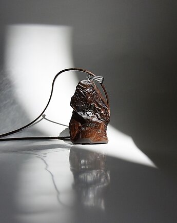 Amulet z drewna dębu uderzonego piorunem z serafinitem, mazuni